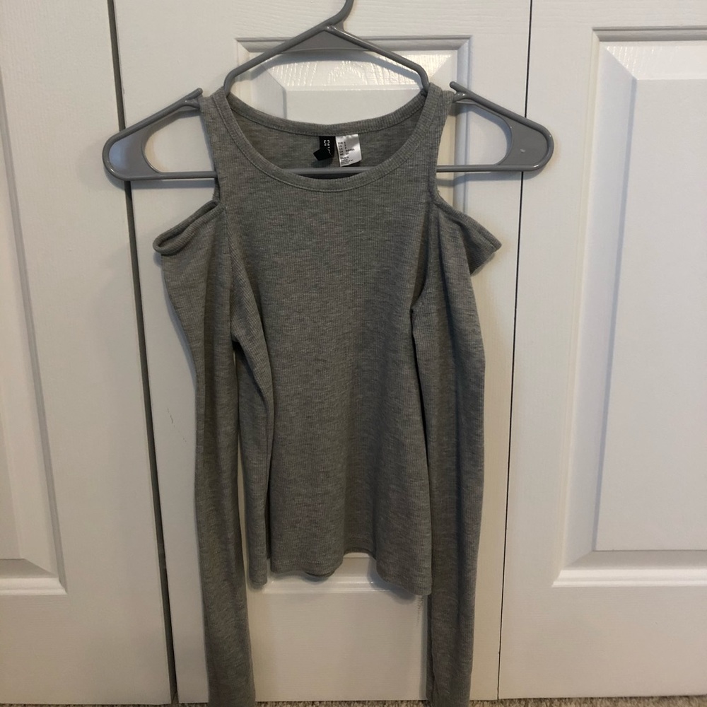 H & M cropped long sleeve shirt